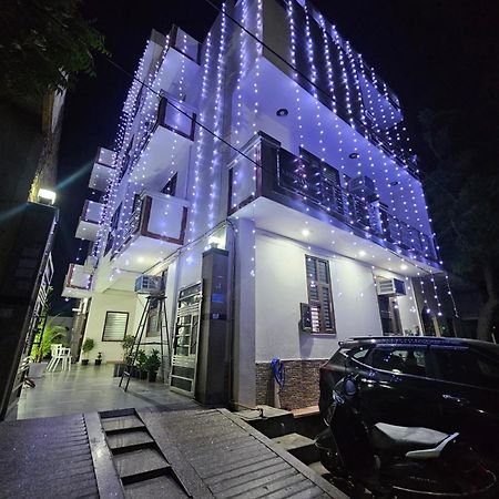 马图拉 Shri Krishna Divine Dham酒店 外观 照片